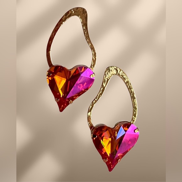 Oval Stud Earrings made with Swarovski Sweet Heart crystals Gold Plaited Rare - Picture 1 of 8